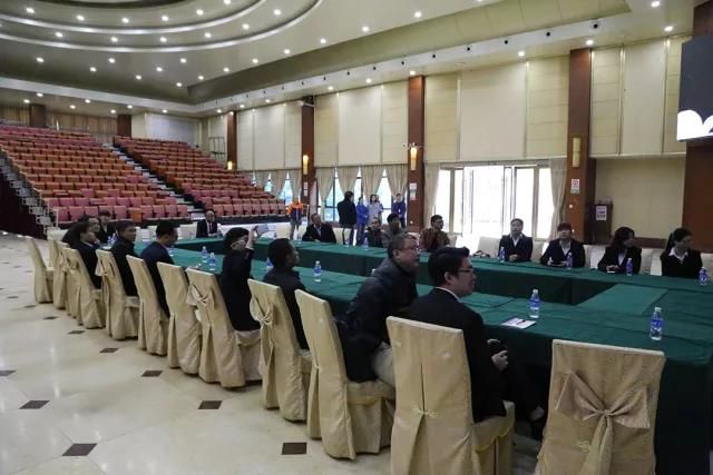 亞洲第一狼人伊人av